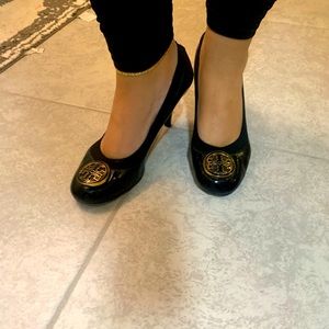 Tory Burch Caroline mid heel pump